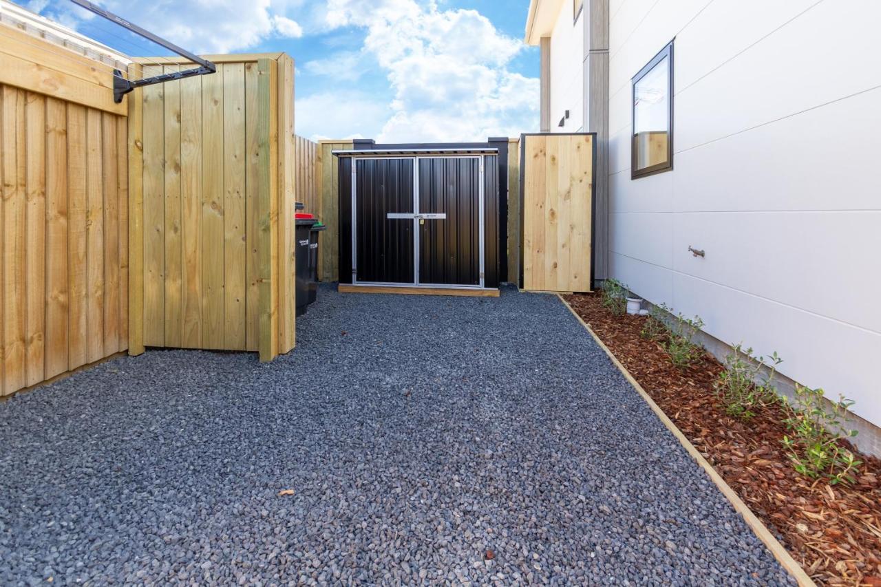Beachside Bliss: 1 Bed 1 Bath Christchurch Zewnętrze zdjęcie